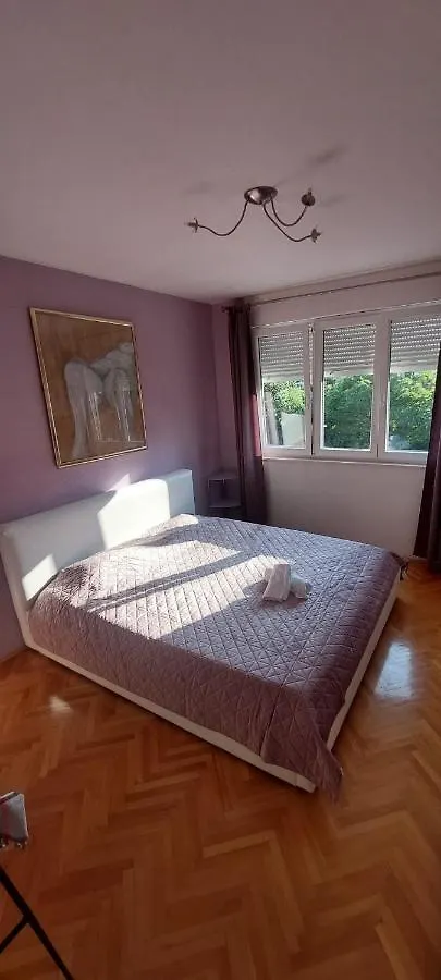 Apartment Frida location